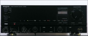 Zeigt die Frontansicht von Kenwood KA-990V S