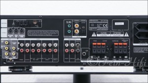 Zeigt die Rückseite von Kenwood KRF-V6070 D