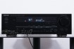 Zeigt die Frontansicht von Kenwood KR-V7050 S