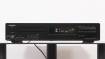 Zeigt die Frontansicht von Onkyo DX-7111 H
