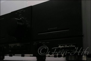 Zeigt die Rückseite von Technics SE-M100 E