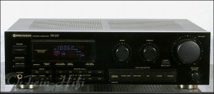 Zeigt die Frontansicht von Pioneer SX-229 S