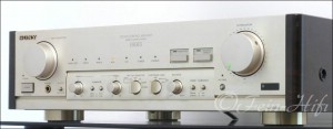 Zeigt die Seitenansicht-Rechts von Sony TA-E80 ES H