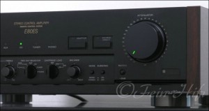 Zeigt die Detailansicht-Rechts von Sony TA-E80 ES