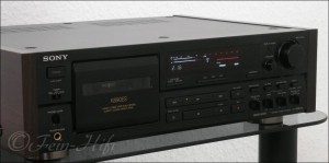 Zeigt die Seitenansicht-Links von Sony TC-K890 ES H