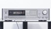 Zeigt die Frontansicht von Onkyo TX-7800 S