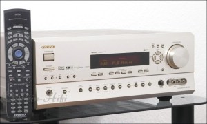 Zeigt die Seitenansicht-Links von Onkyo TX-SR700E D